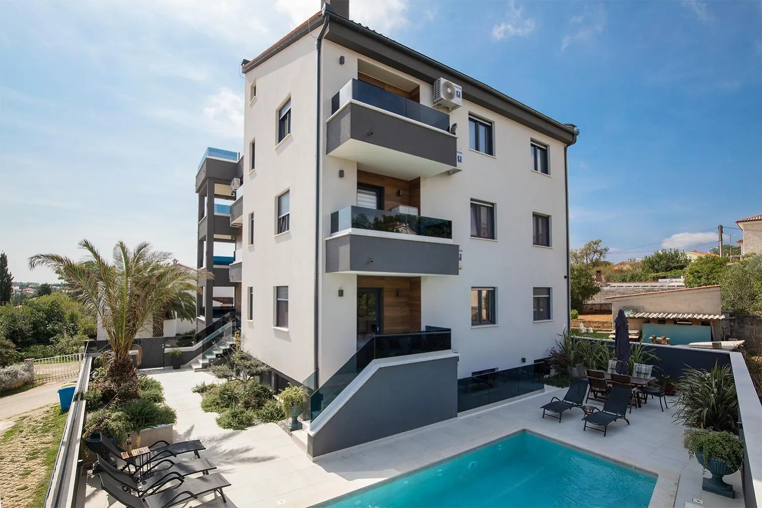 Apartments Sara II Ližnjan